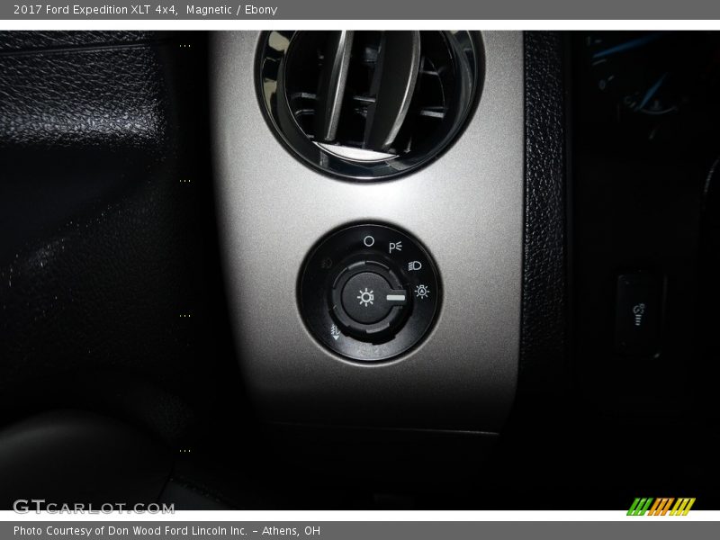 Magnetic / Ebony 2017 Ford Expedition XLT 4x4