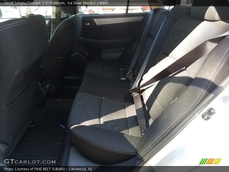 Ice Silver Metallic / Black 2018 Subaru Outback 2.5i Premium