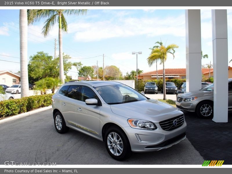 Bright Silver Metallic / Off Black 2015 Volvo XC60 T5 Drive-E