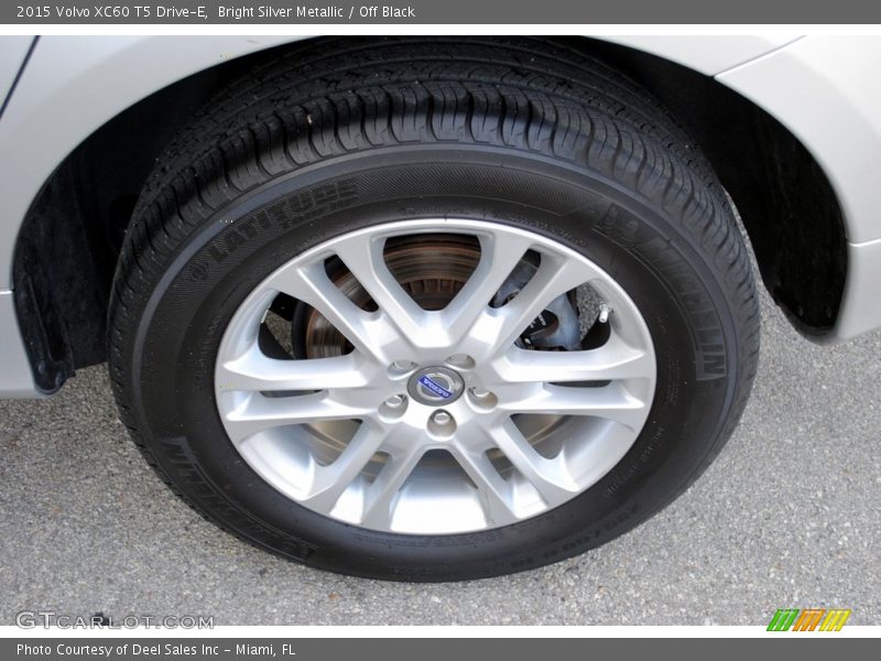 Bright Silver Metallic / Off Black 2015 Volvo XC60 T5 Drive-E