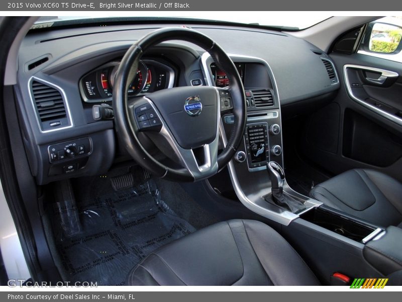 Bright Silver Metallic / Off Black 2015 Volvo XC60 T5 Drive-E