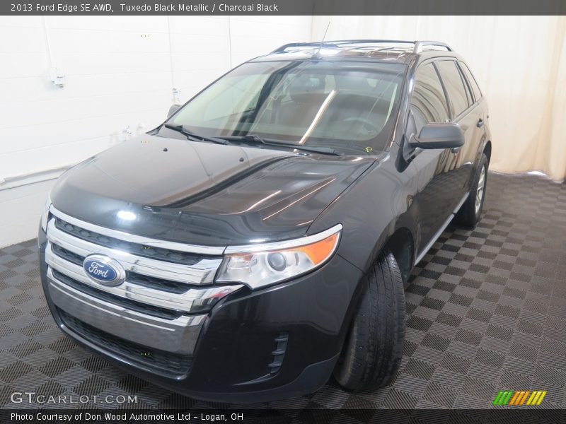 Tuxedo Black Metallic / Charcoal Black 2013 Ford Edge SE AWD