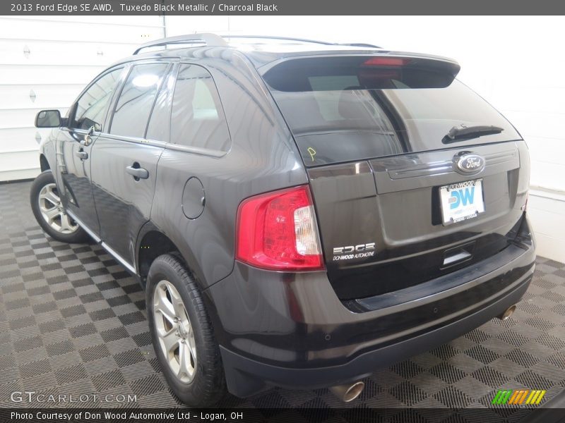 Tuxedo Black Metallic / Charcoal Black 2013 Ford Edge SE AWD