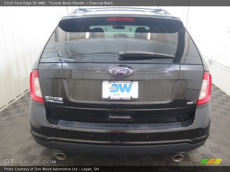 Tuxedo Black Metallic / Charcoal Black 2013 Ford Edge SE AWD