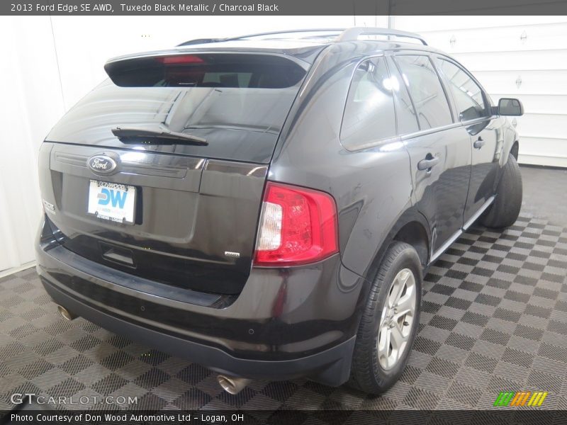 Tuxedo Black Metallic / Charcoal Black 2013 Ford Edge SE AWD