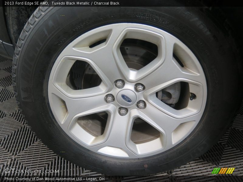 Tuxedo Black Metallic / Charcoal Black 2013 Ford Edge SE AWD