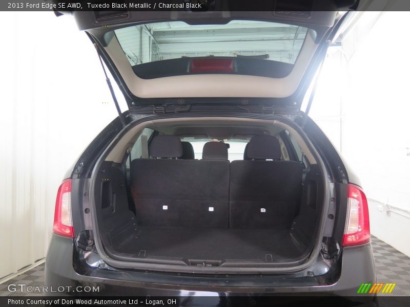 Tuxedo Black Metallic / Charcoal Black 2013 Ford Edge SE AWD