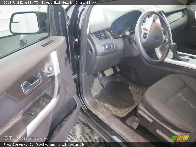 Tuxedo Black Metallic / Charcoal Black 2013 Ford Edge SE AWD