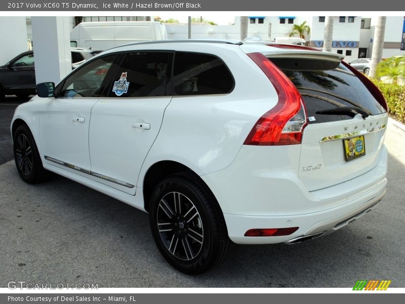 Ice White / Hazel Brown/Off Black 2017 Volvo XC60 T5 Dynamic