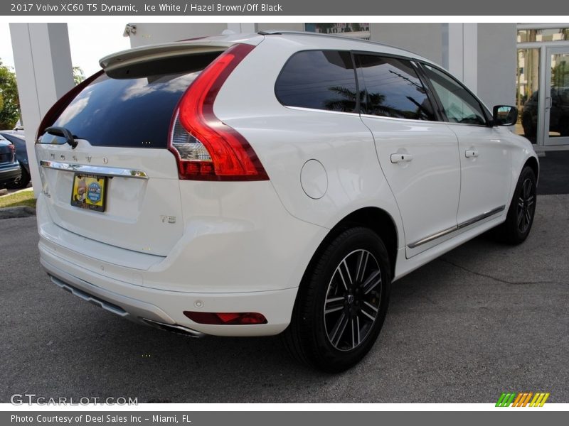 Ice White / Hazel Brown/Off Black 2017 Volvo XC60 T5 Dynamic