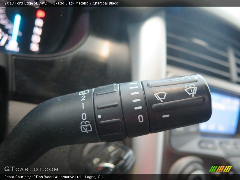 Tuxedo Black Metallic / Charcoal Black 2013 Ford Edge SE AWD