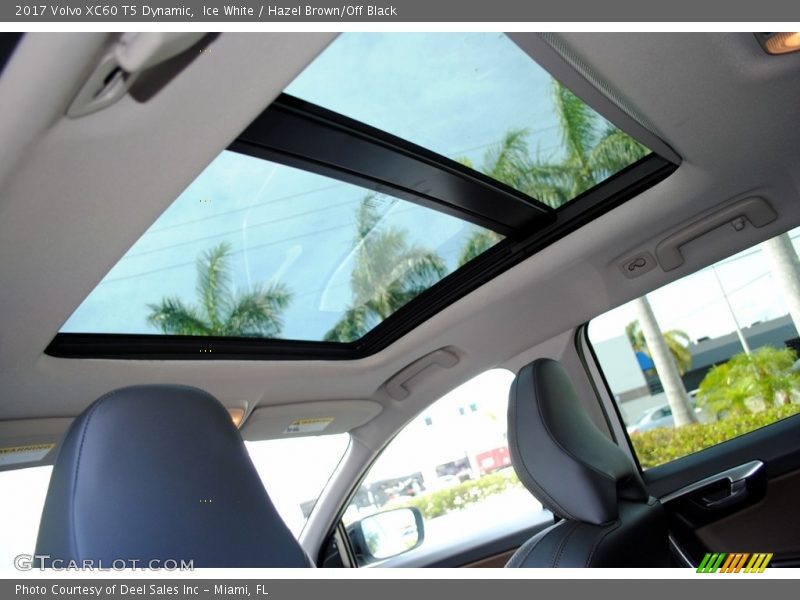 Sunroof of 2017 XC60 T5 Dynamic