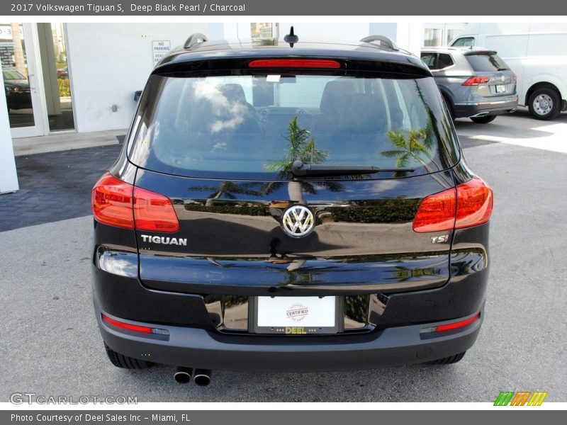 Deep Black Pearl / Charcoal 2017 Volkswagen Tiguan S