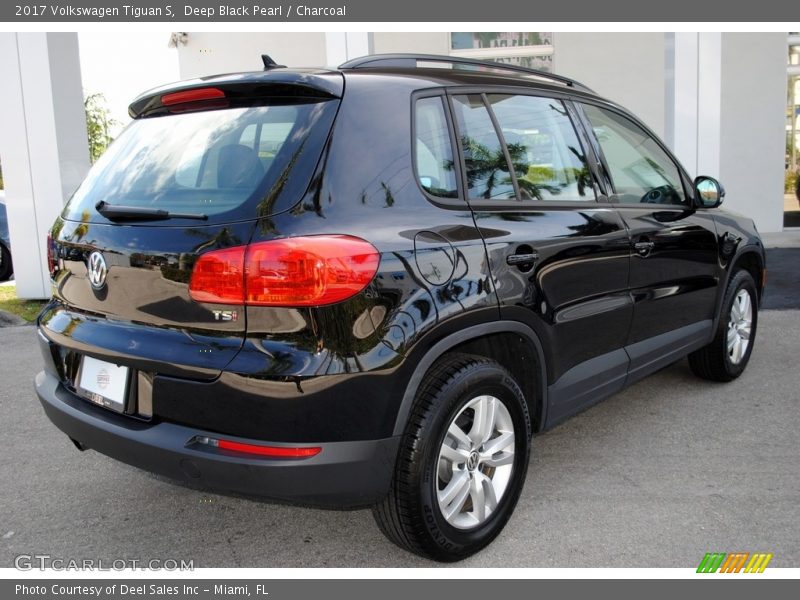 Deep Black Pearl / Charcoal 2017 Volkswagen Tiguan S