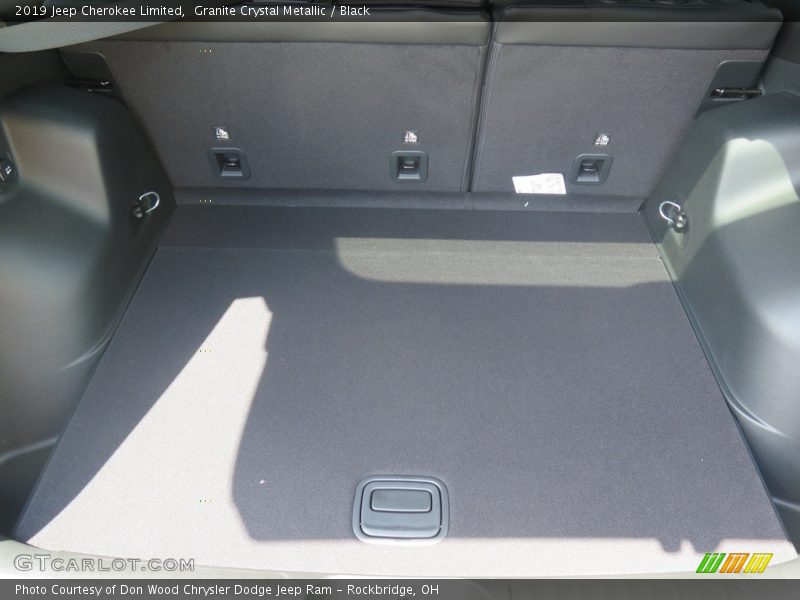 Granite Crystal Metallic / Black 2019 Jeep Cherokee Limited