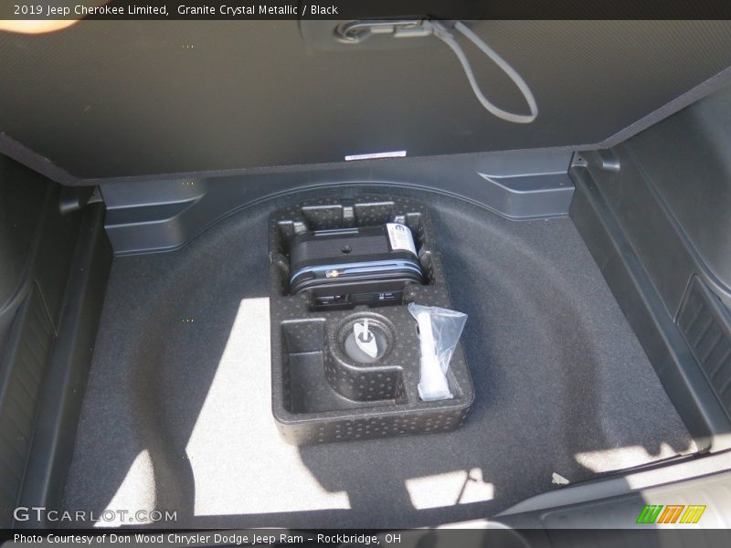 Granite Crystal Metallic / Black 2019 Jeep Cherokee Limited