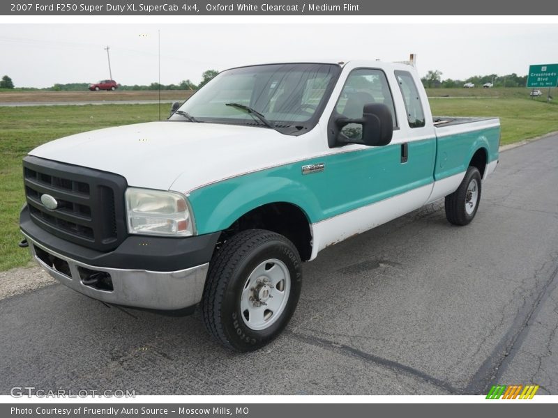 Oxford White Clearcoat / Medium Flint 2007 Ford F250 Super Duty XL SuperCab 4x4