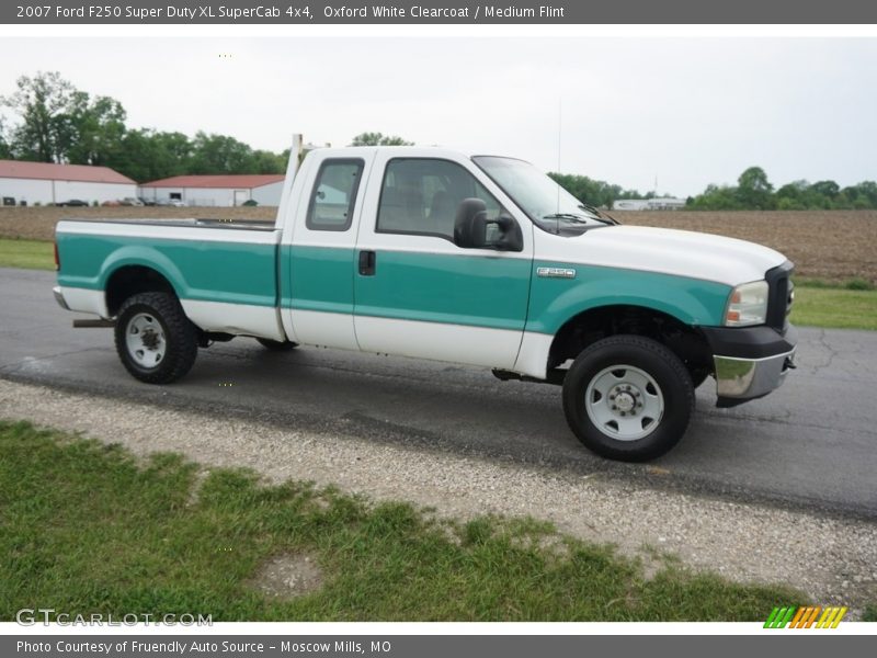 Oxford White Clearcoat / Medium Flint 2007 Ford F250 Super Duty XL SuperCab 4x4