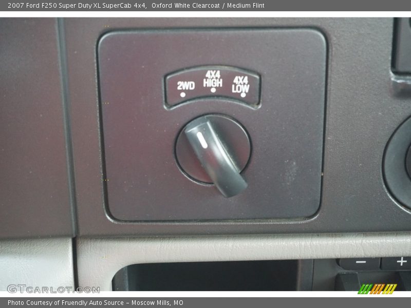 Oxford White Clearcoat / Medium Flint 2007 Ford F250 Super Duty XL SuperCab 4x4