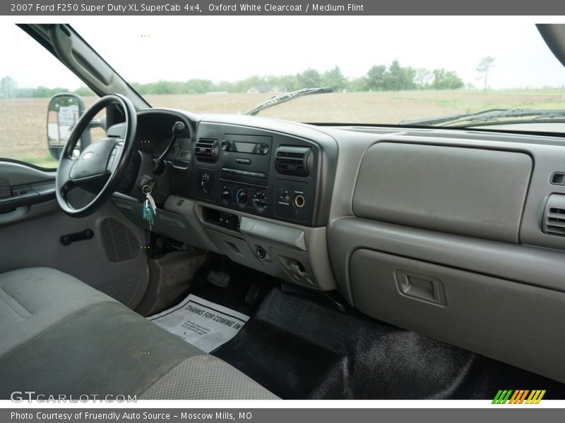 Oxford White Clearcoat / Medium Flint 2007 Ford F250 Super Duty XL SuperCab 4x4