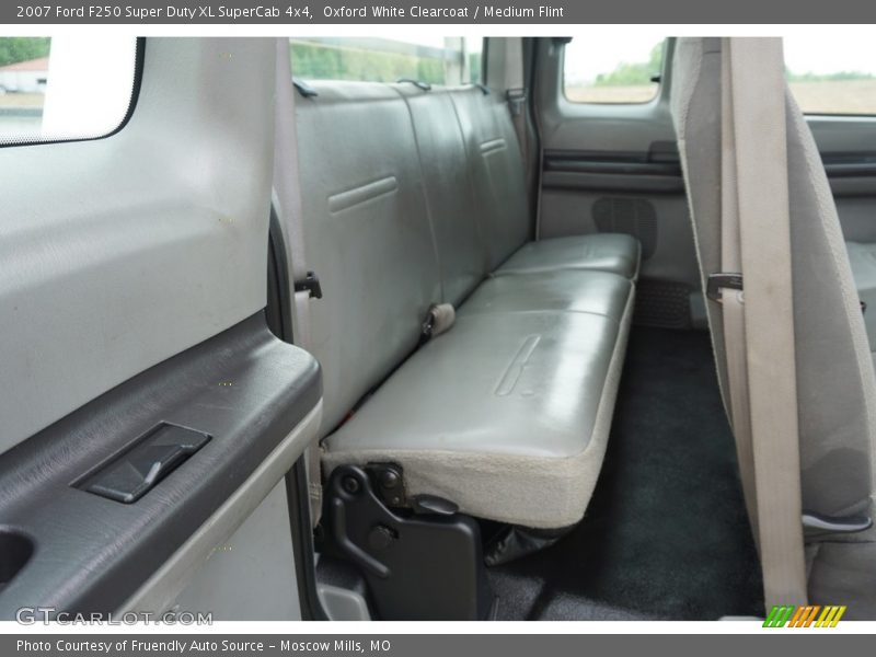 Oxford White Clearcoat / Medium Flint 2007 Ford F250 Super Duty XL SuperCab 4x4