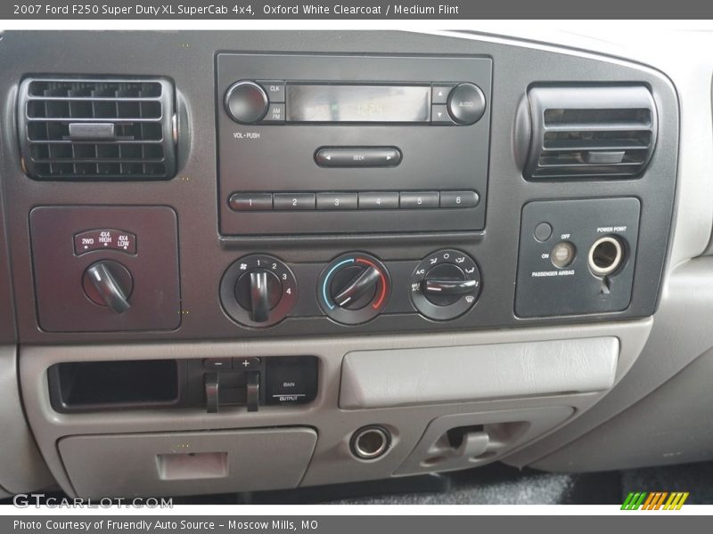 Oxford White Clearcoat / Medium Flint 2007 Ford F250 Super Duty XL SuperCab 4x4