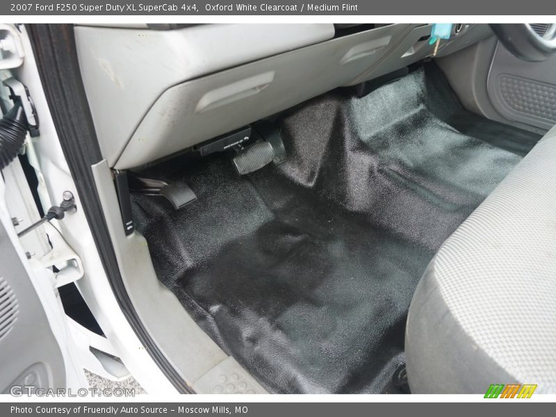 Oxford White Clearcoat / Medium Flint 2007 Ford F250 Super Duty XL SuperCab 4x4
