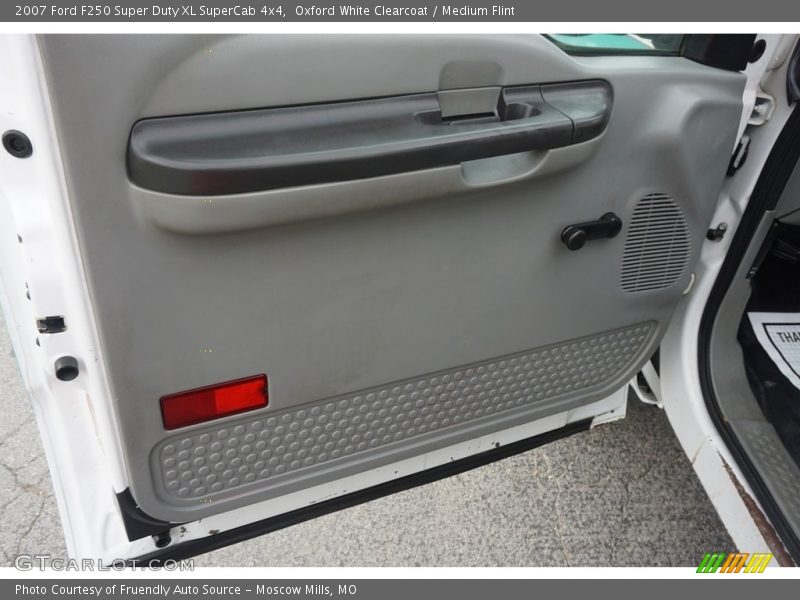 Oxford White Clearcoat / Medium Flint 2007 Ford F250 Super Duty XL SuperCab 4x4