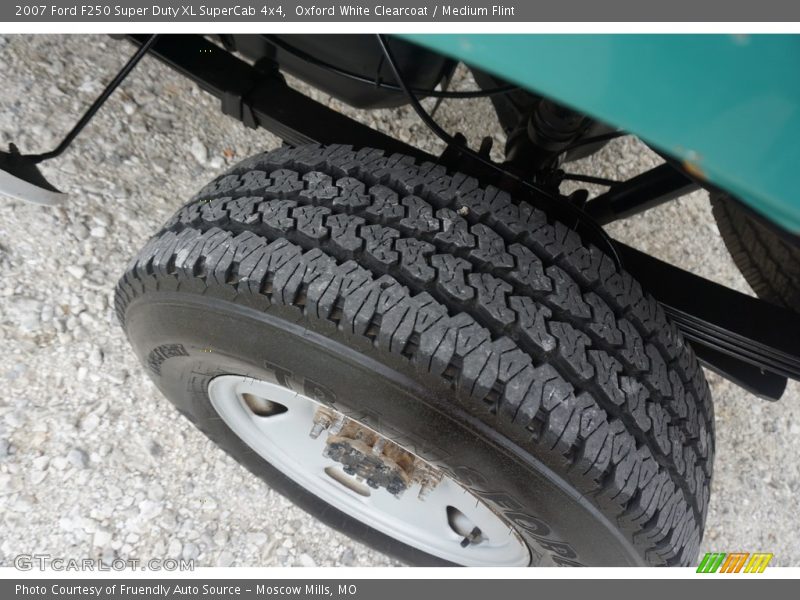 Oxford White Clearcoat / Medium Flint 2007 Ford F250 Super Duty XL SuperCab 4x4