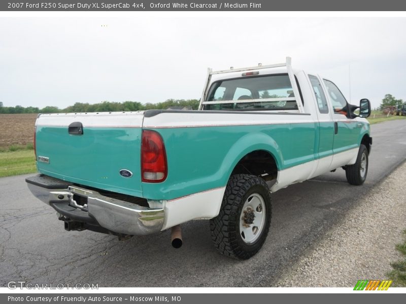 Oxford White Clearcoat / Medium Flint 2007 Ford F250 Super Duty XL SuperCab 4x4