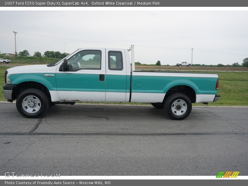 Oxford White Clearcoat / Medium Flint 2007 Ford F250 Super Duty XL SuperCab 4x4