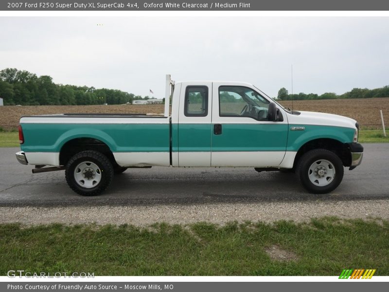 Oxford White Clearcoat / Medium Flint 2007 Ford F250 Super Duty XL SuperCab 4x4