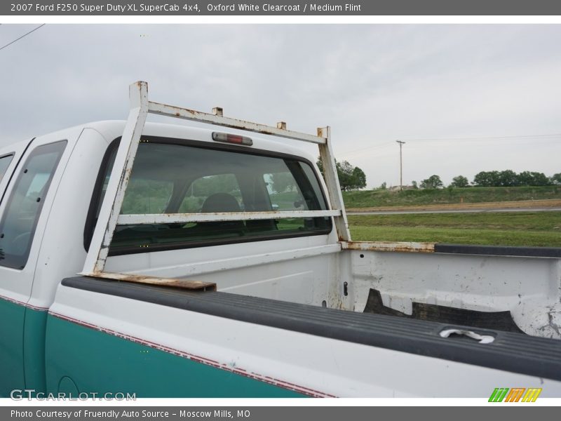 Oxford White Clearcoat / Medium Flint 2007 Ford F250 Super Duty XL SuperCab 4x4