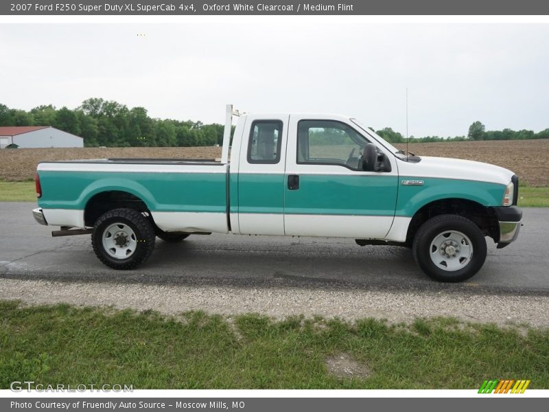 Oxford White Clearcoat / Medium Flint 2007 Ford F250 Super Duty XL SuperCab 4x4