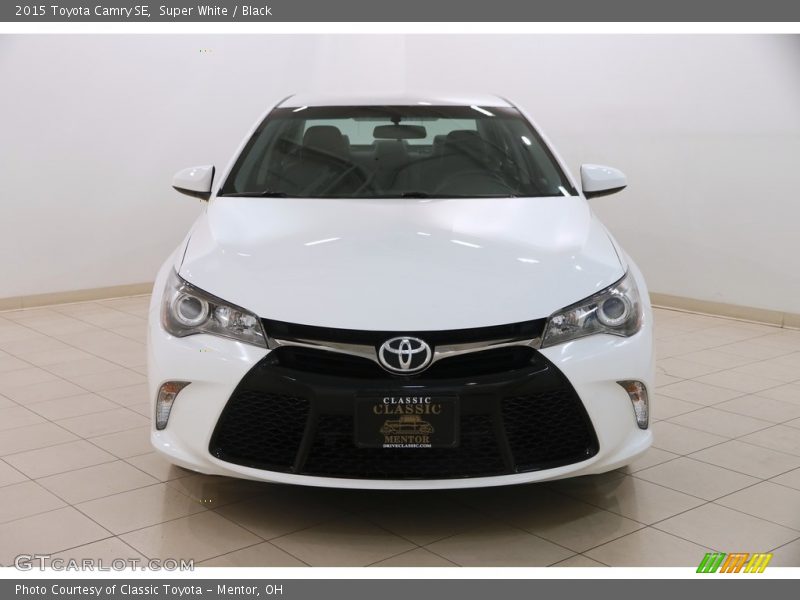 Super White / Black 2015 Toyota Camry SE