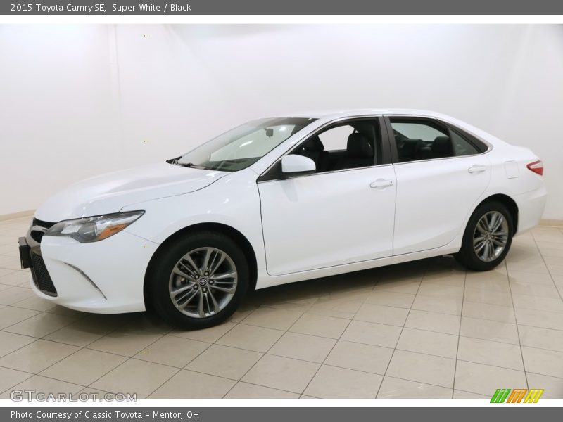 Super White / Black 2015 Toyota Camry SE