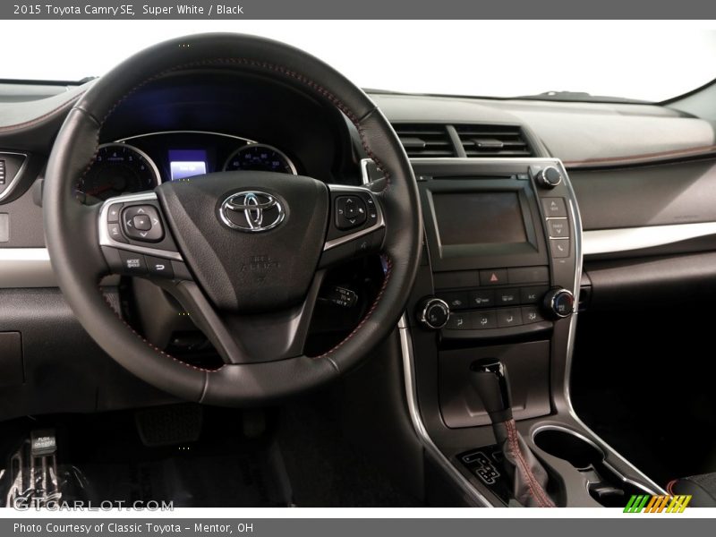 Super White / Black 2015 Toyota Camry SE