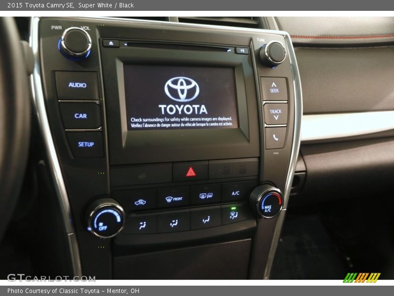 Super White / Black 2015 Toyota Camry SE