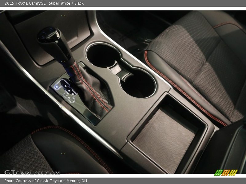 Super White / Black 2015 Toyota Camry SE
