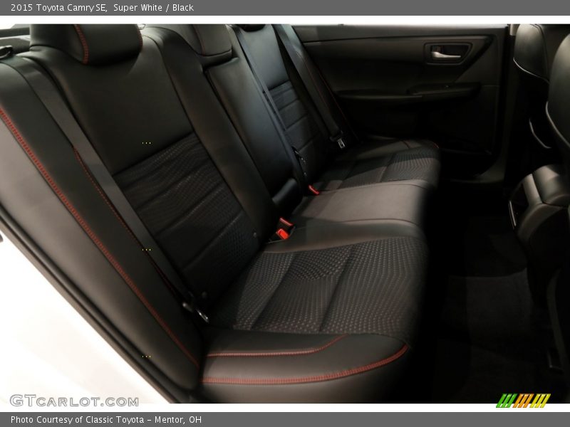 Super White / Black 2015 Toyota Camry SE