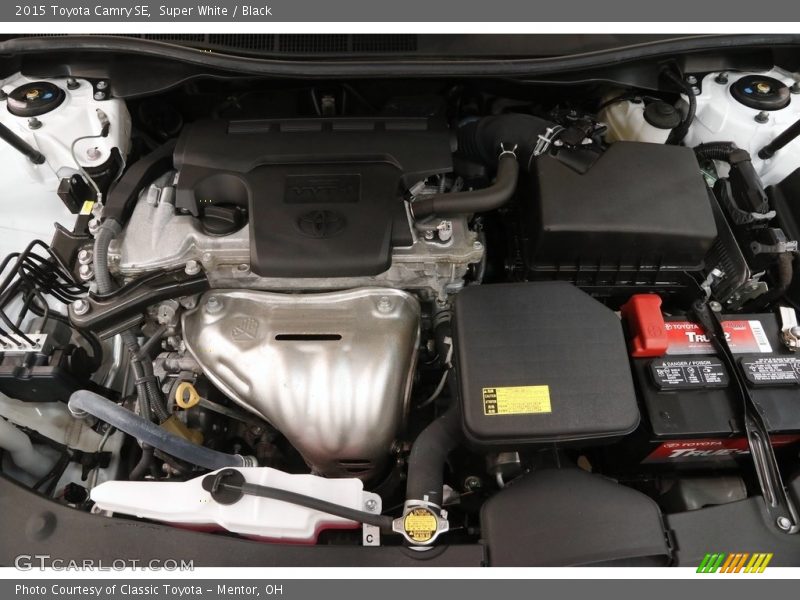 Super White / Black 2015 Toyota Camry SE