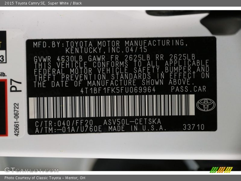 Super White / Black 2015 Toyota Camry SE