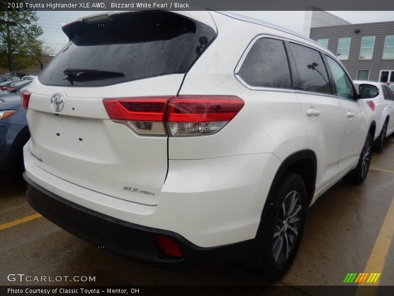 Blizzard White Pearl / Black 2018 Toyota Highlander XLE AWD