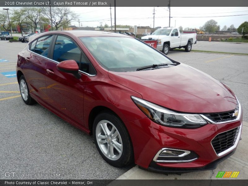 Front 3/4 View of 2018 Cruze LT