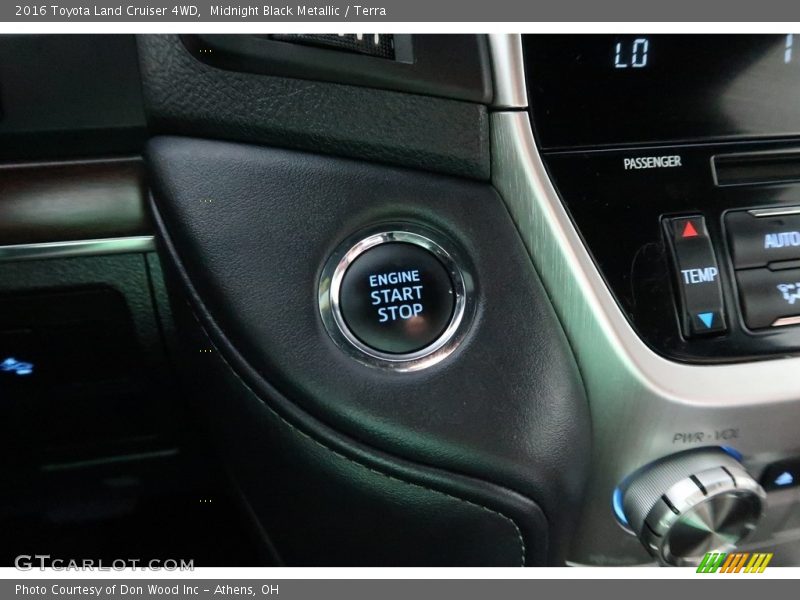 Midnight Black Metallic / Terra 2016 Toyota Land Cruiser 4WD