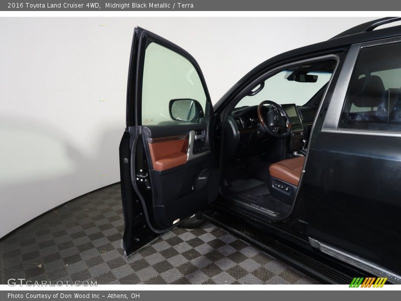 Midnight Black Metallic / Terra 2016 Toyota Land Cruiser 4WD