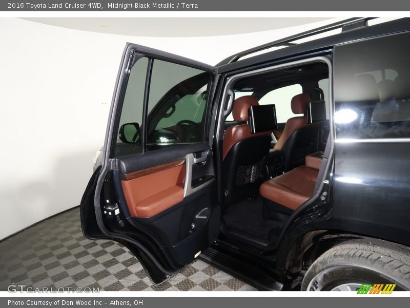 Midnight Black Metallic / Terra 2016 Toyota Land Cruiser 4WD