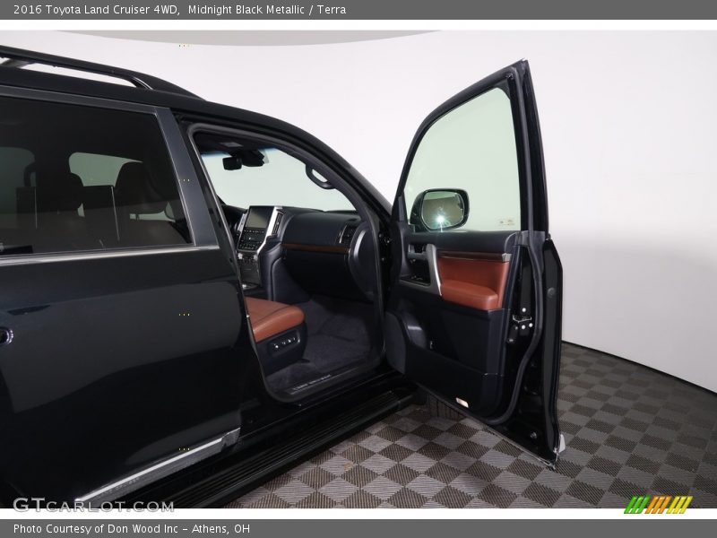 Midnight Black Metallic / Terra 2016 Toyota Land Cruiser 4WD