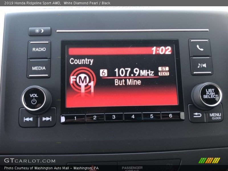 Controls of 2019 Ridgeline Sport AWD