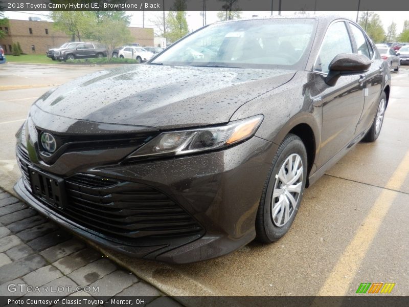 Front 3/4 View of 2018 Camry Hybrid LE